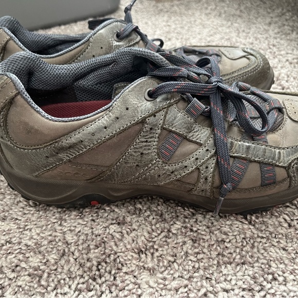 Ecco size 40 walking shoes - Picture 3 of 6